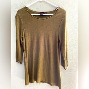 Olive green 3/4 length sleeve sweater, size M